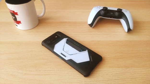 Testirali smo Asus ROG Phone 6 Pro – moćan gamerski stroj koji stane na dlan